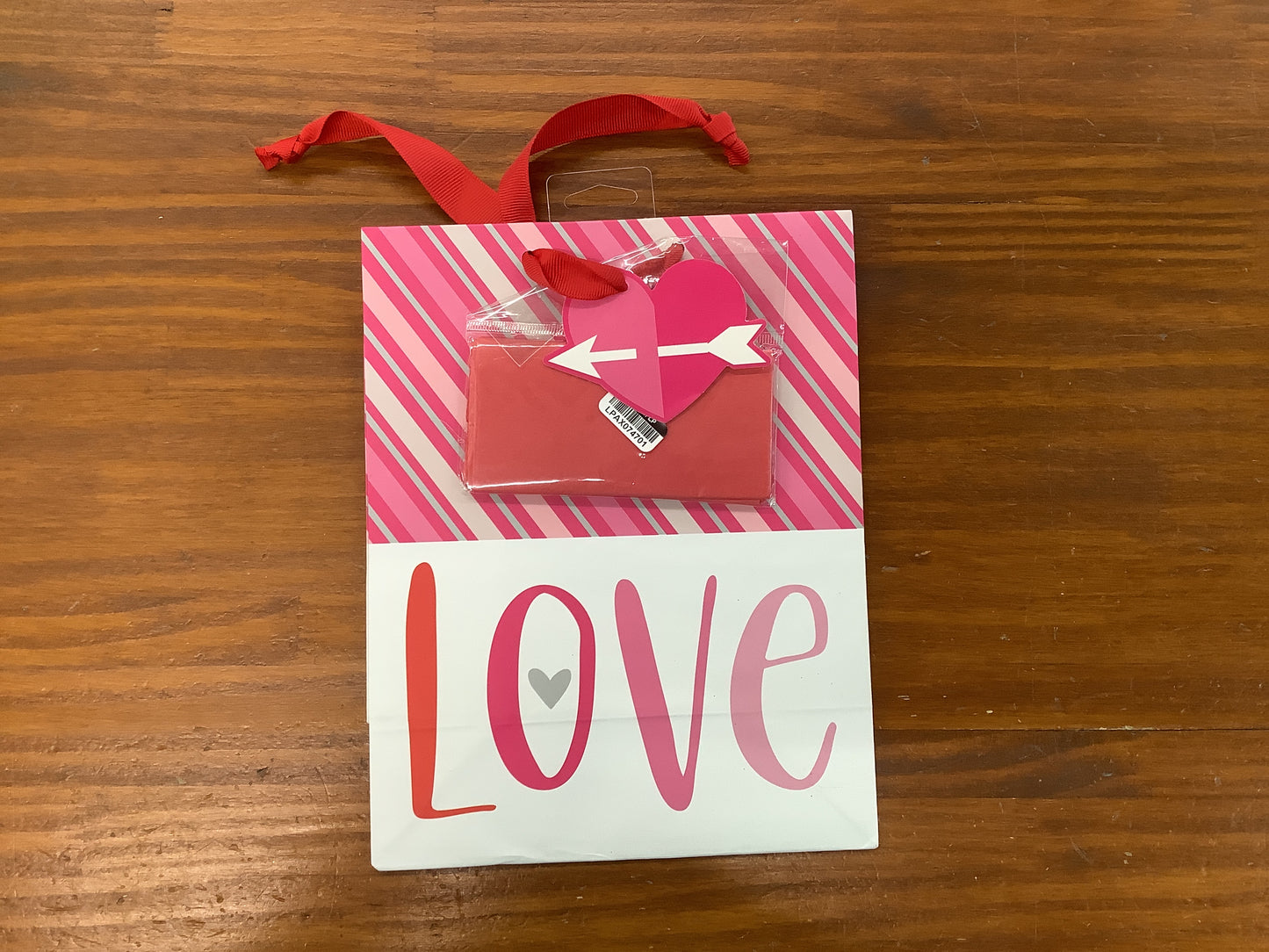 VDAY GIFT BAG W/ TISSUE - LOVE