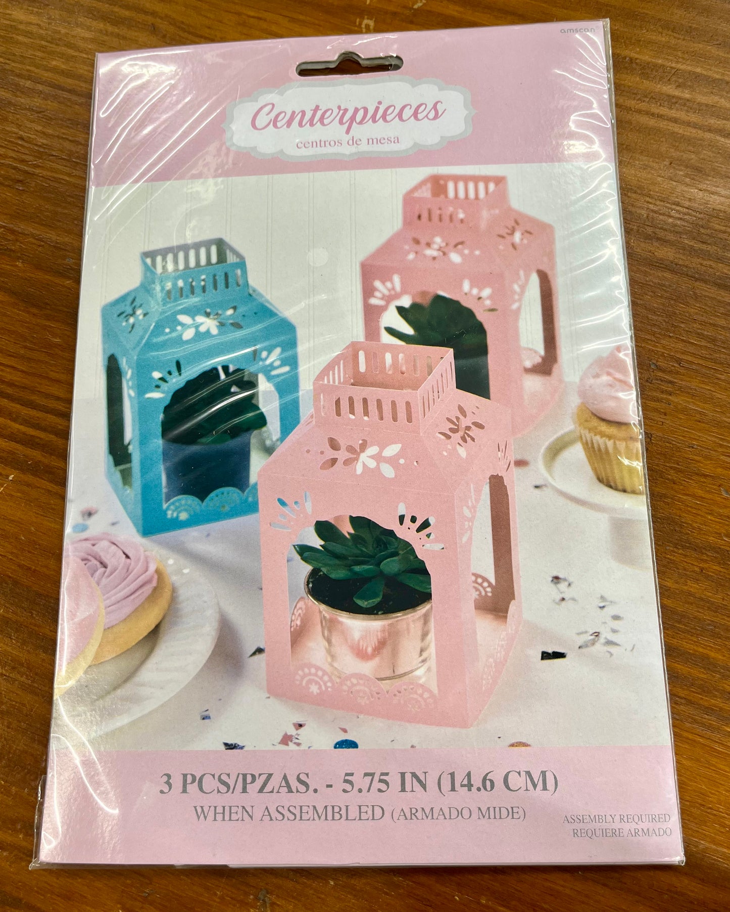 PRETTY PASTEL PAPER CENTERPIECE